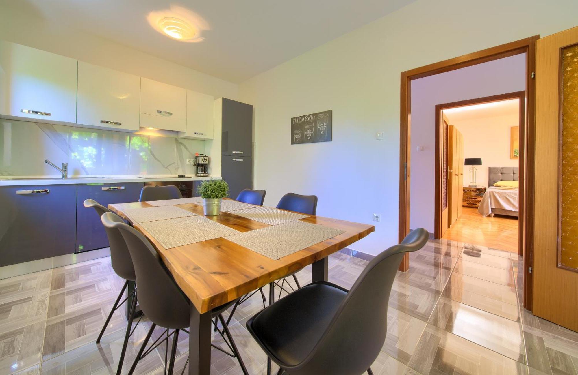 Apartment Bazina - Airconditioning, Parking, 500M From The Beach Krk Town Exterior foto