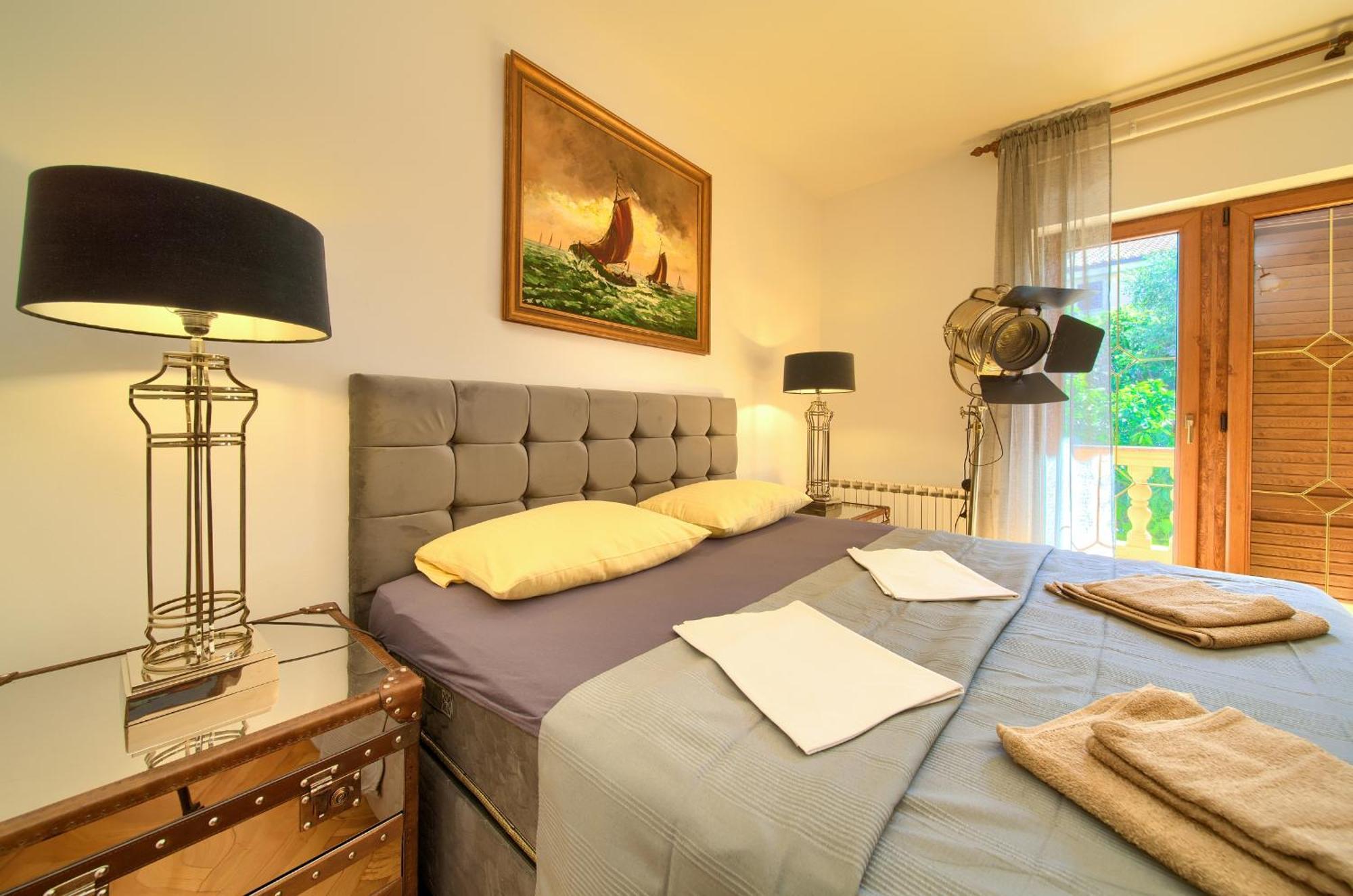 Apartment Bazina - Airconditioning, Parking, 500M From The Beach Krk Town Exterior foto